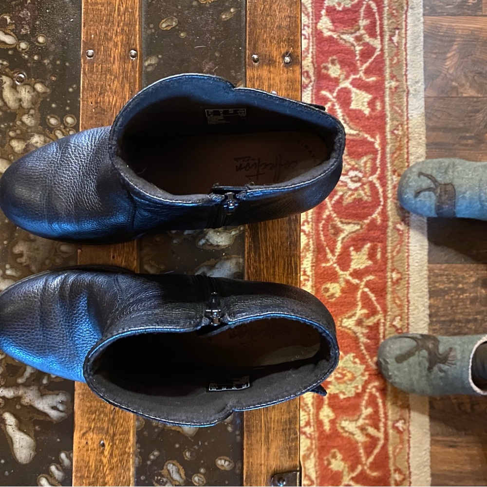 Clarks Black Pebbled Leather Heeled Boots - Picture 7 of 7